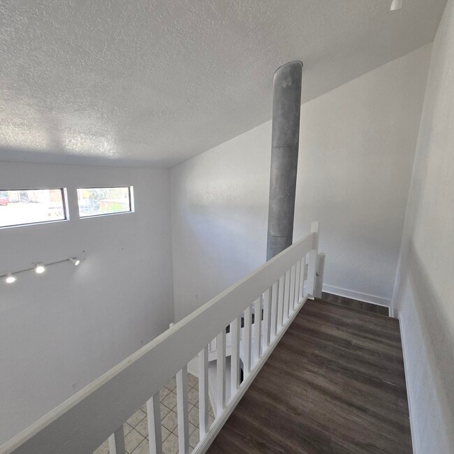 Building Photo - 5429 Overlook Dr NE