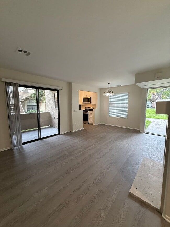 Building Photo - Terrific 2Br/2Ba Condo in Terra Vista II