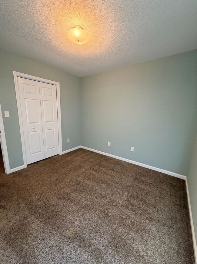 Building Photo - Sproles Ave