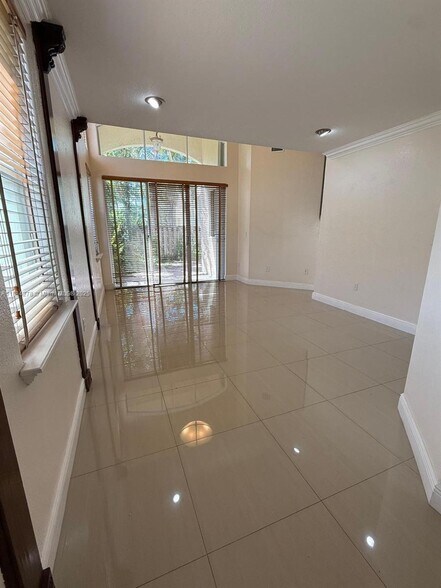 Building Photo - 5500 NW 113th Ct