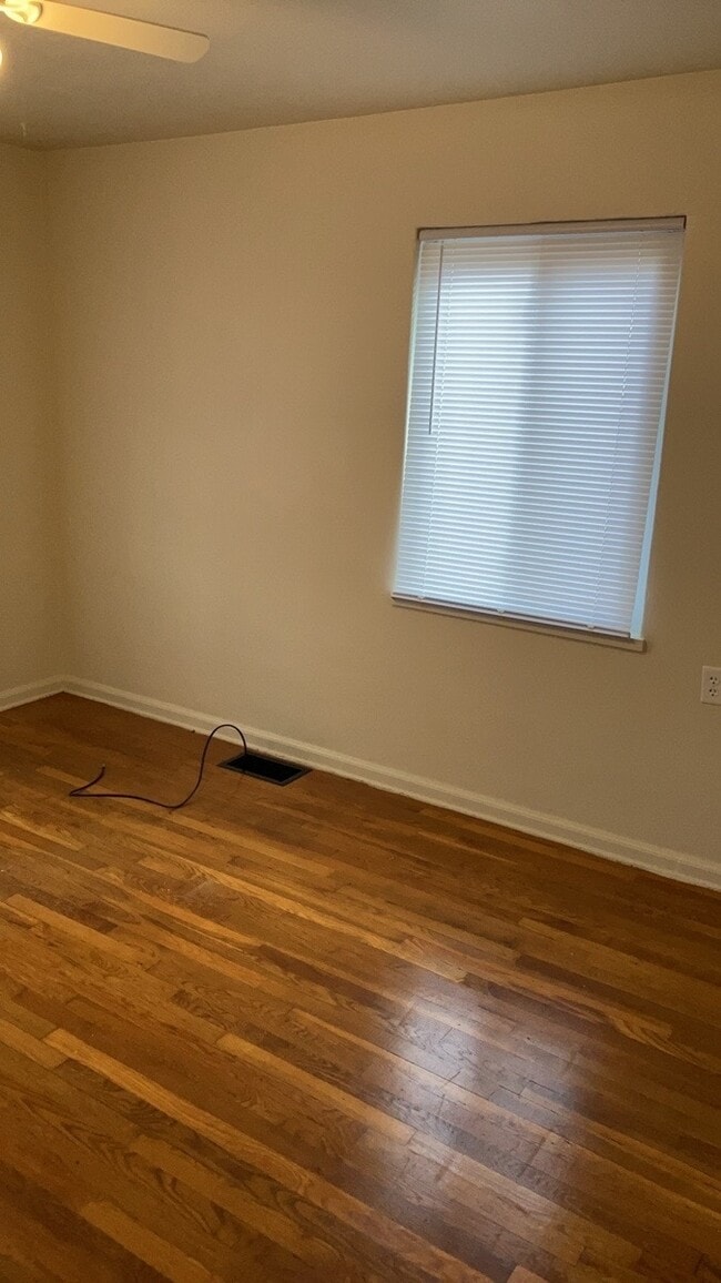 Building Photo - 1076 Sherwood Dr