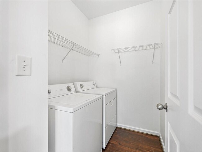 Building Photo - 3926 Walnut Grove Way