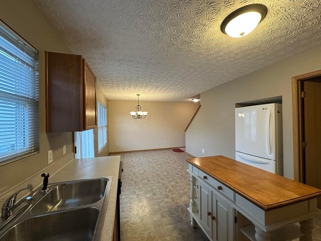 Building Photo - 135 Saratoga St