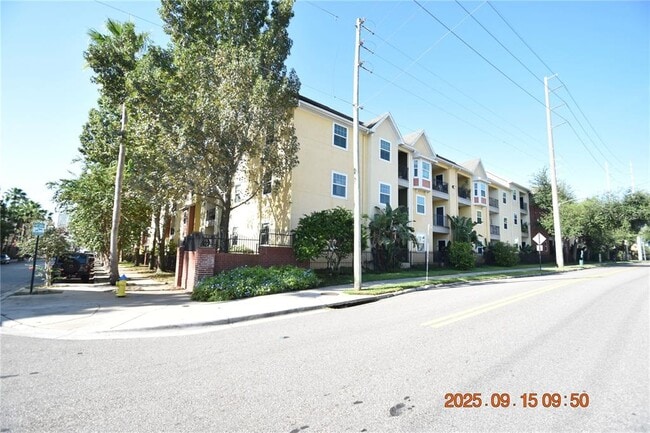 Primary Photo - 1810 E Palm Ave