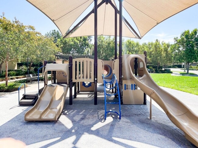 Building Photo - Beautiful Upgraded Stonegate 3 bedroom / 2.5 bath home