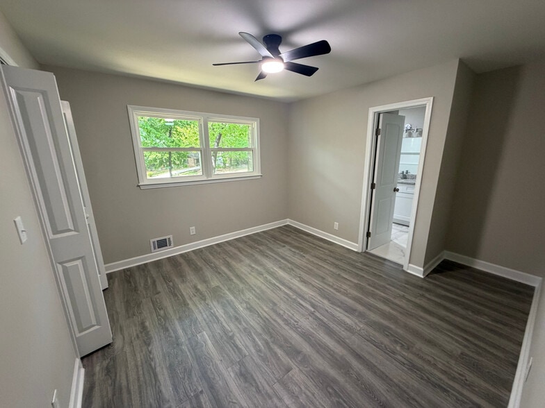 Building Photo - Room in House on Heritage Hills Cir