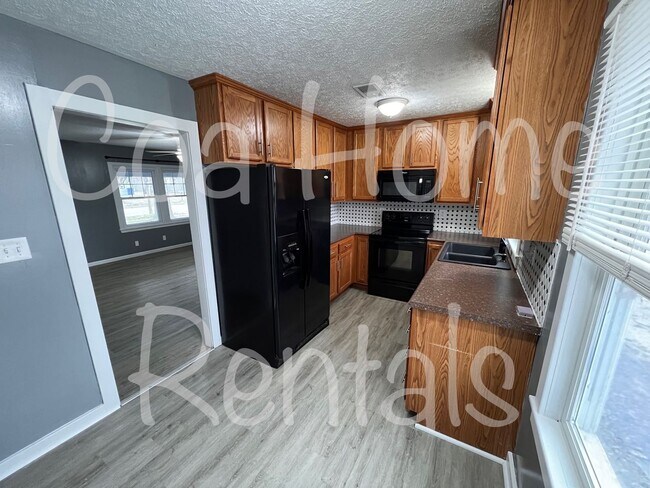 Building Photo - North East Side Home