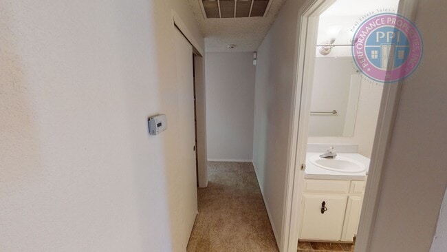 Building Photo - Desirable Tualatin - Central Air! Single L...