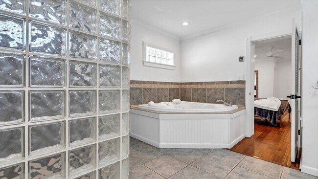 Building Photo - Luxurious FURNISHED 4BR/3BA Pool Home with...