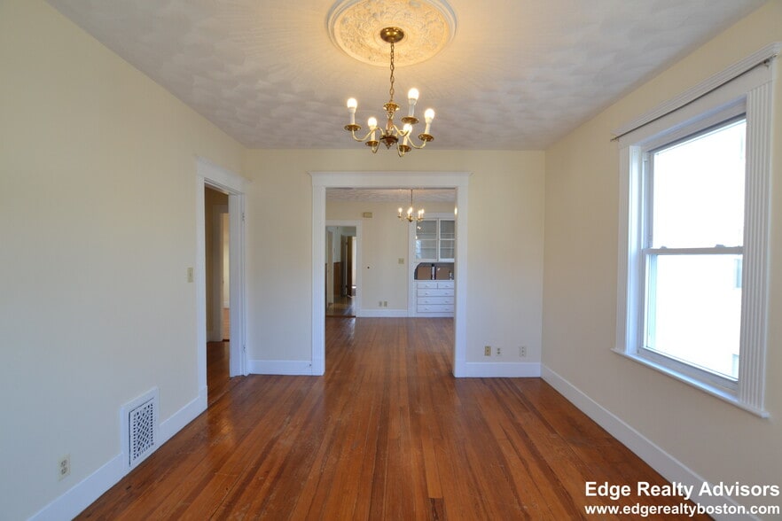 Building Photo - 28 Montfern Ave