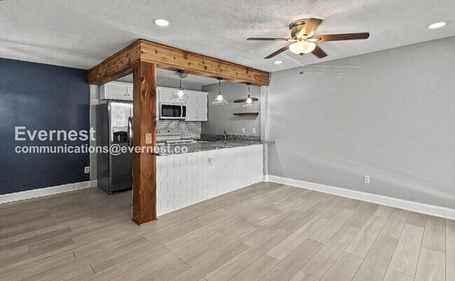 Building Photo - 1 Bed/1 Bath Condo with Off-Street Parking / Pet-Friendly / Vouchers Accepted / Available Now!