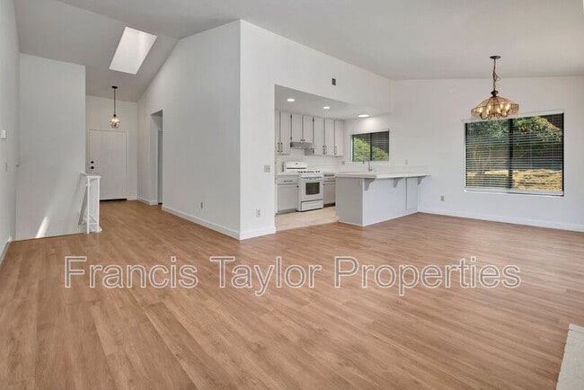 Building Photo - 2182 Firethorn Glen