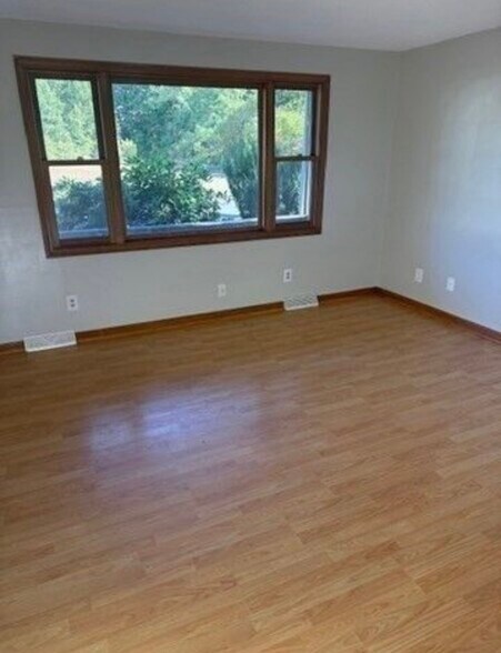 Building Photo - 61 Glenmore St