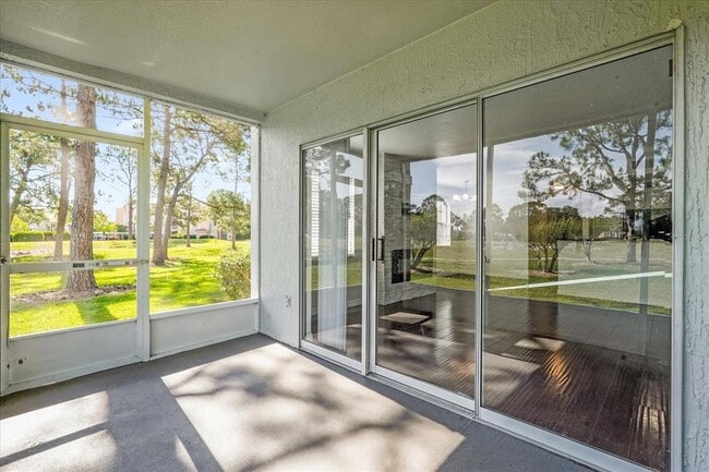 Building Photo - 13953 Fairway Island Dr