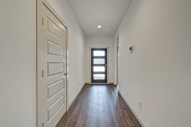 Building Photo - 28451 Hazel Trl