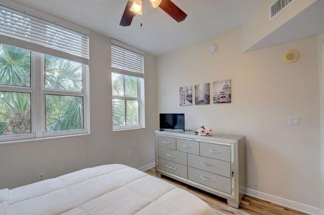 Building Photo - 350 N Federal Hwy