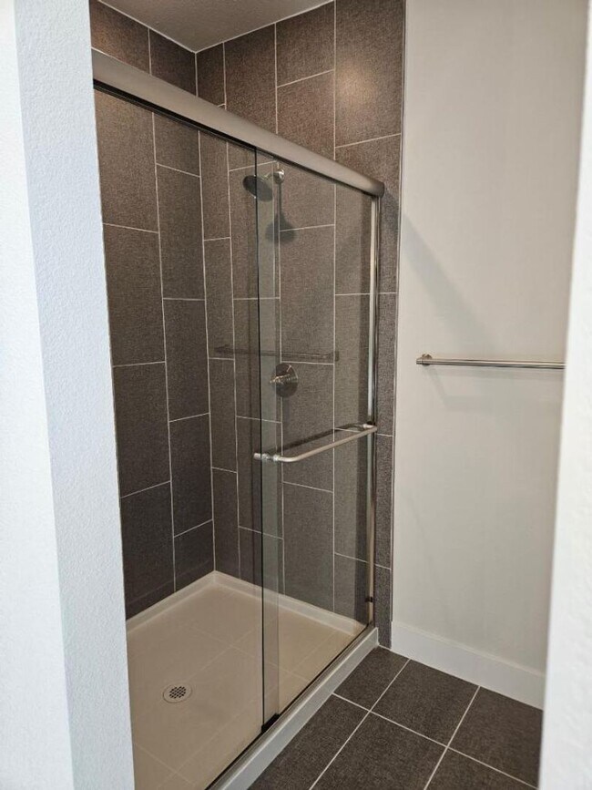 Building Photo - Beautiful 3 bedroom Condo