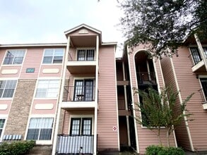 Building Photo - 2550 N Alafaya Trail