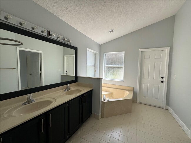 Building Photo - 12146 Orange Blvd