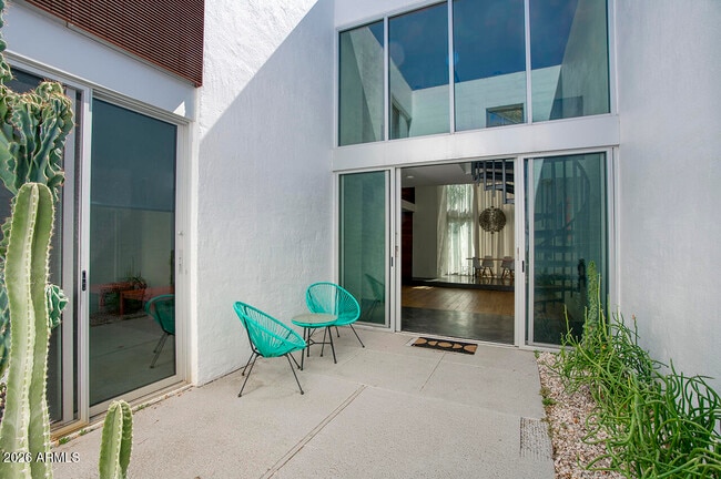 Building Photo - 3261 E Camelback Rd