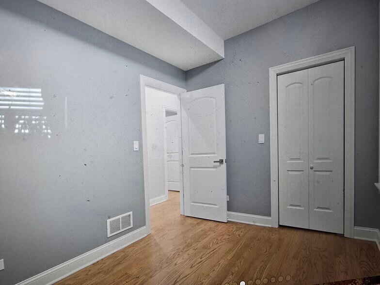 Building Photo - 4524 N Central Park Ave