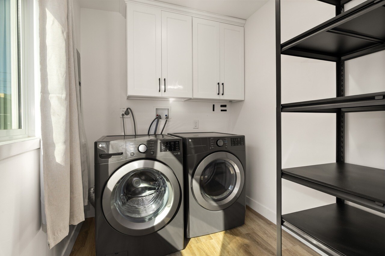 Building Photo - 715 Sunset Ave