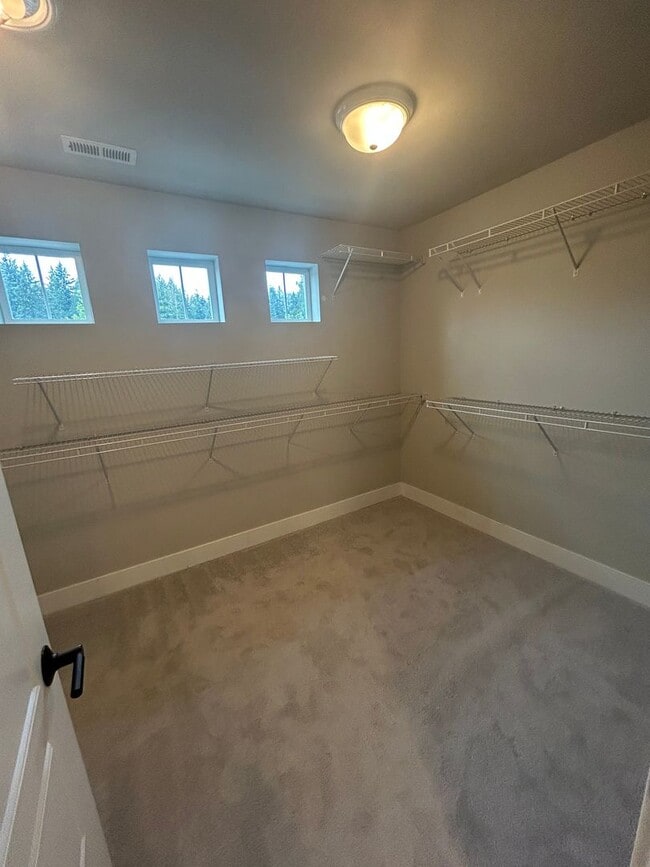 Building Photo - Spacious 4 Bed / 3.5 Bath Home in Easton C...