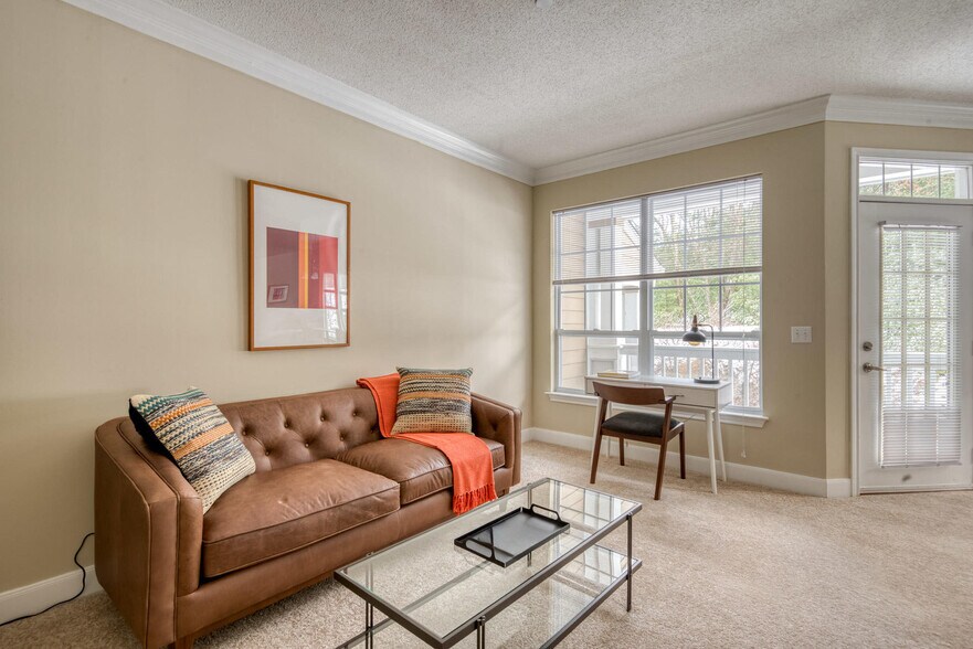 Primary Photo - 1449 Main St