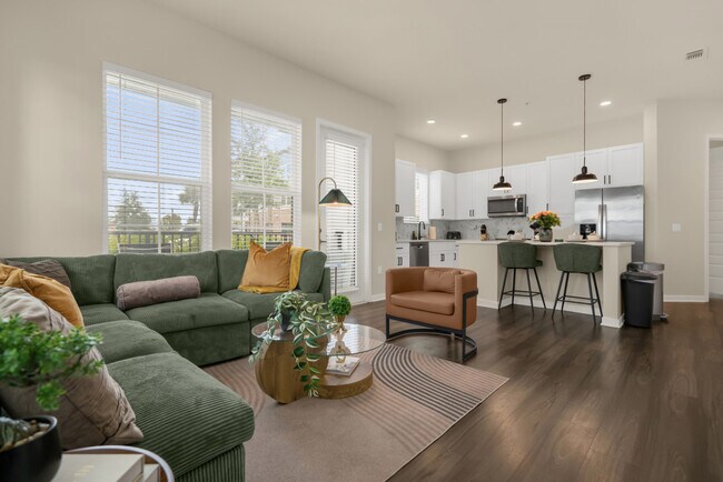 Building Photo - 1223 E Plant St