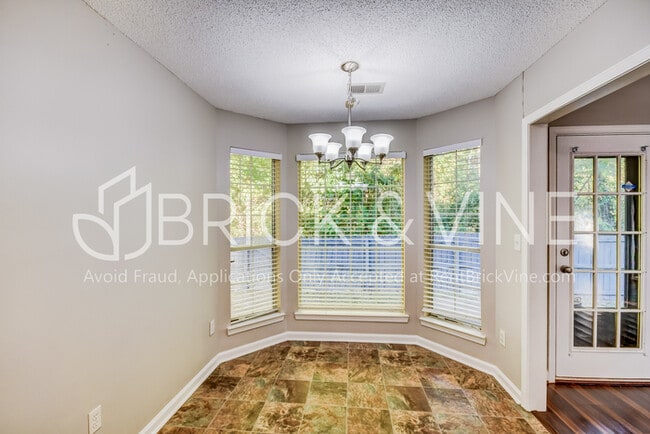 Building Photo - 505 Baronne St