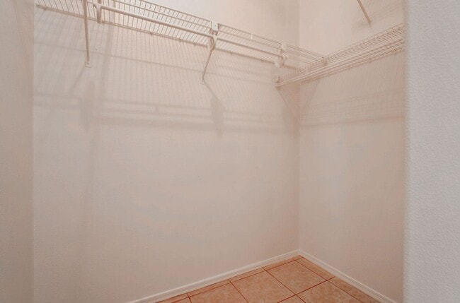 Building Photo - Beautiful 2 Bedroom Home Backing to Greenbelt