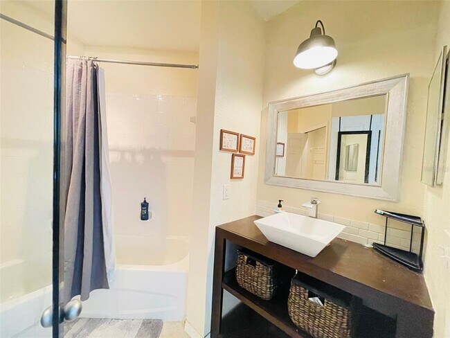 Building Photo - 8201 Claire Ann Dr