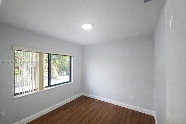 Building Photo - 1610 NW 31st Ave