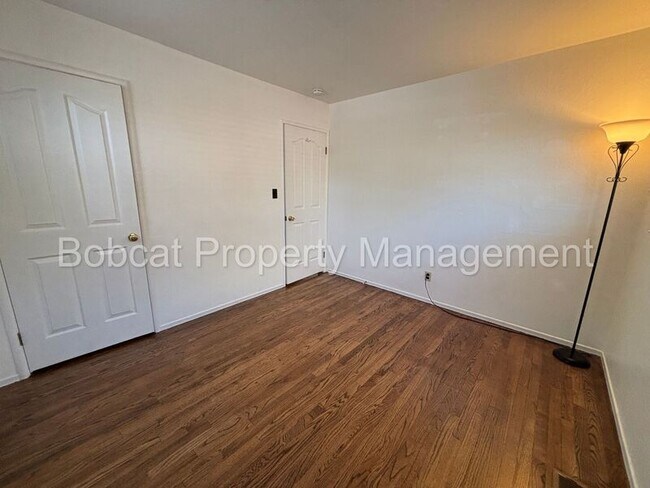 Building Photo - 750 Crain St