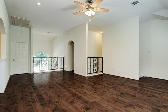 Building Photo - 11126 Sherwood Garden Dr