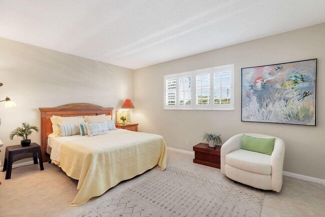 Building Photo - 907 Marina Dr