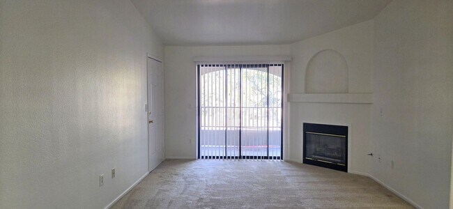 Building Photo - RARE 2nd floor 3 BEDROOM condo in the heart of Seven Hills in gated Horizons @ Seven Hills