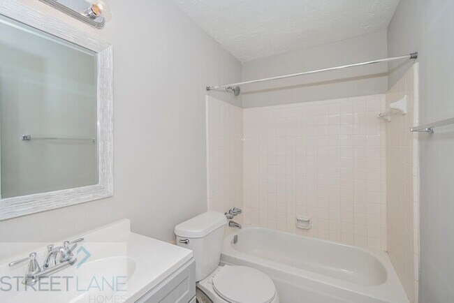 Building Photo - REDUCED!