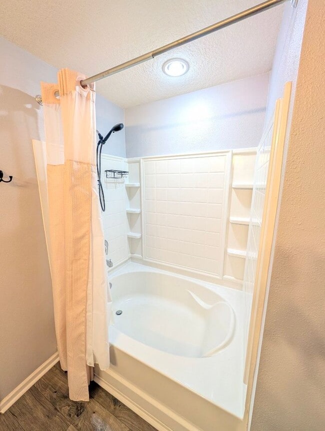 Building Photo - Spacious 5 Bedroom, 3 Bathroom Home with Flex Room, Loft & Pond View