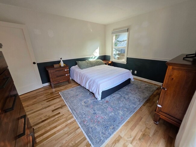 Building Photo - Charming Charleston Classic close to PSNS!