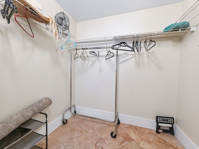 Building Photo - Discover the perfect Naples Park rental just minutes from the beach.