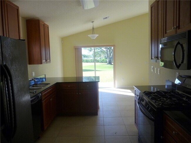 Building Photo - 515 Calamondin Way SW