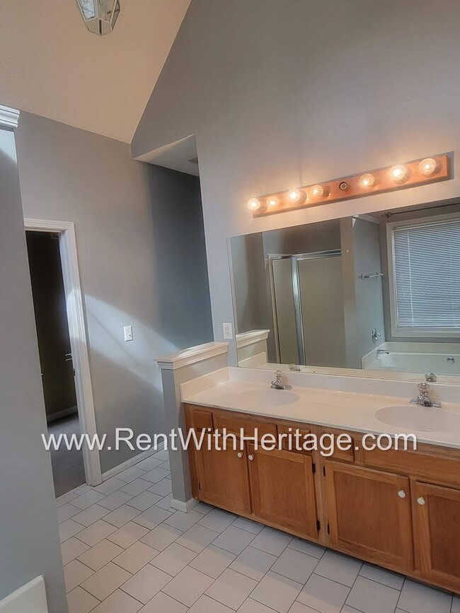 Building Photo - WOW!!...GORGEOUS HOME/HARDWOOD FLOORS/ UPGRADES GALLORE / SWIM - TENNIS