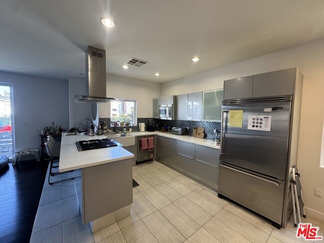 Building Photo - 1739 S Barrington Ave