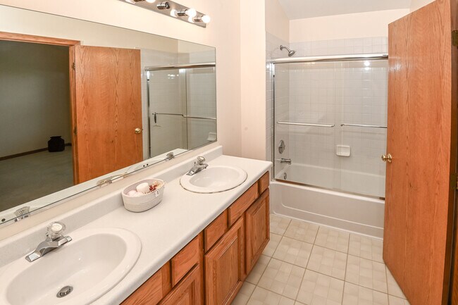 Building Photo - 162 Sherwood Ct