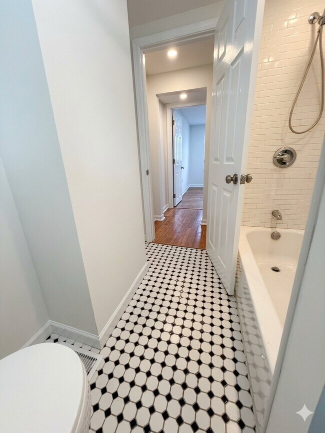 Building Photo - 538 Gerritt St