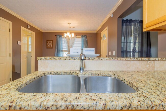 Building Photo - 4235 King Arthur Pl