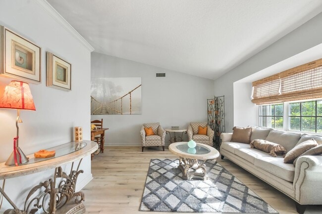 Building Photo - 691 Foresteria Ave