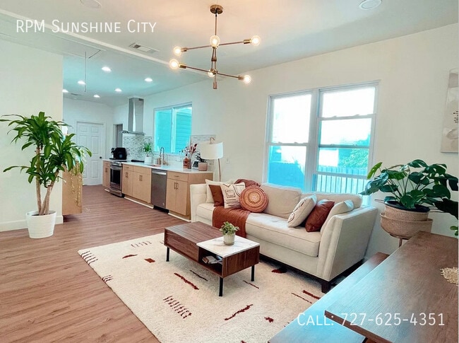 Building Photo - 808 24th Ave N