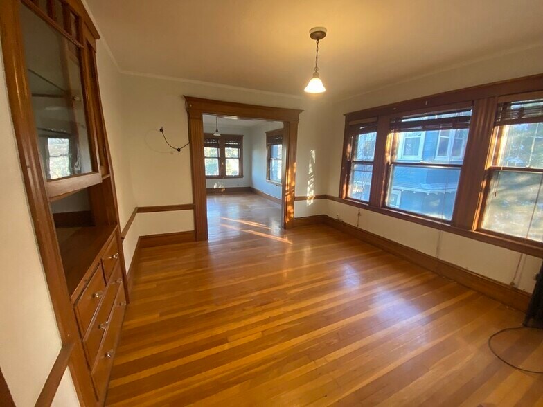 Building Photo - 96 Alban St